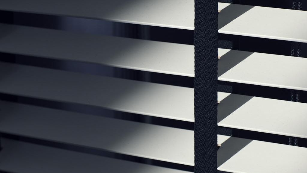 Försäljning av delar till persienner och solskydd